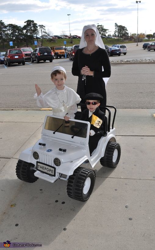 Pope and Bodyguard Costumes | Cool Mom Picks
