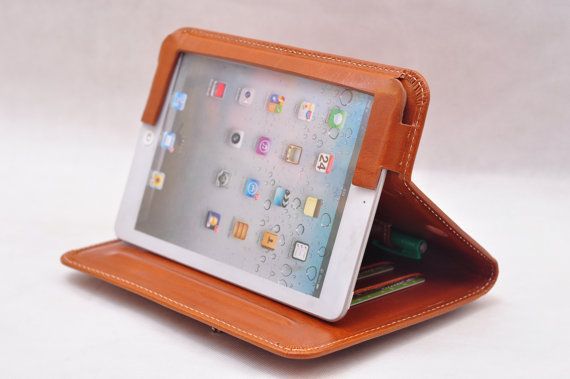 Handmade leather iPad portfolio | Cool Mom Tech