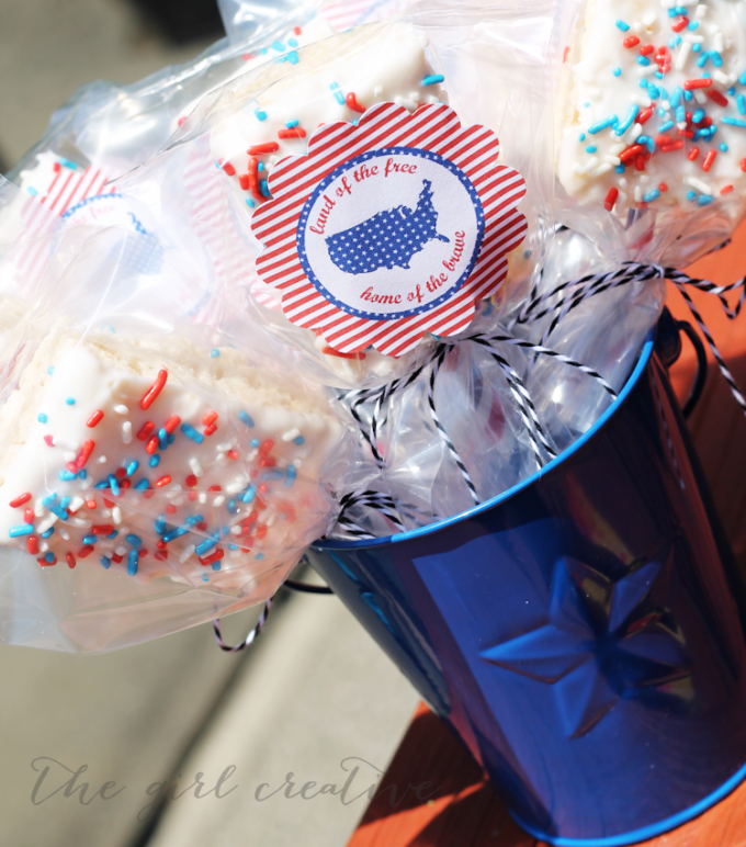 4th of July Rice Krispy Treat Pop recipe and free printables | The Girl Creative