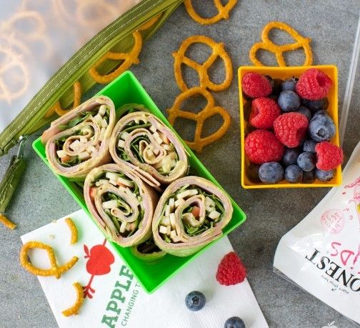 Healthy school lunch inspiration: Turkey pinwheel rollups as a break from sandwiches | Rock the Lunchbox