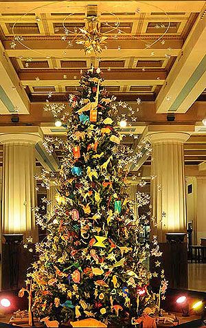 Things to do in NYC with kids over the holidays- Origami Christmas tree at AMNH