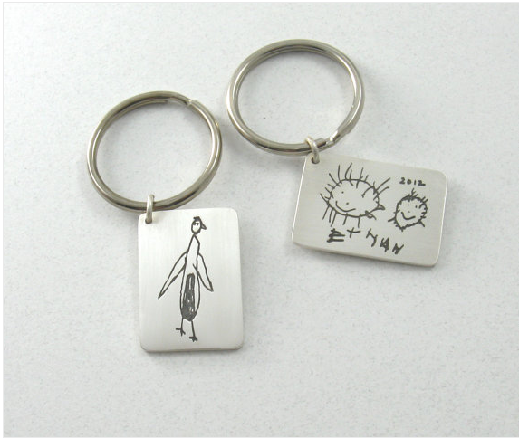 DIY Father's Day gifts: kids' artwork on a keychain