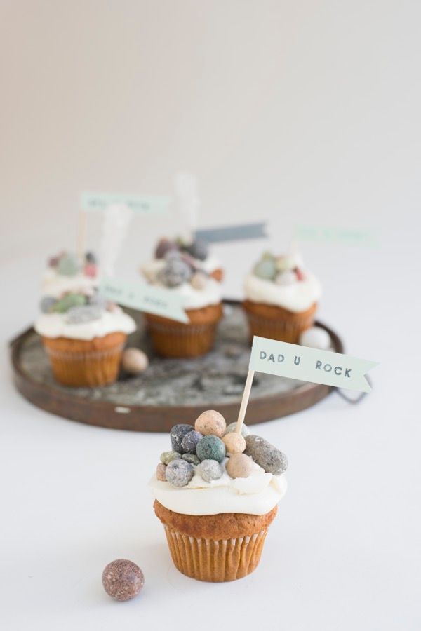 DIY Father's Day gifts from the kids: You Rock cupcakes | Oh Happy Day