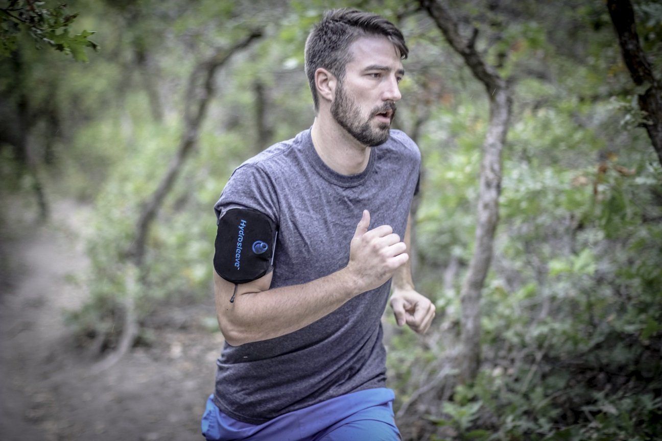 Practical gift ideas for men: Hydrosleeve is perfect for runners, hikers, bikers, athletes | cool mom picks Father's Day Gift Guide 2017