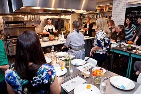 Gifts for foodies: gourmet cooking classes