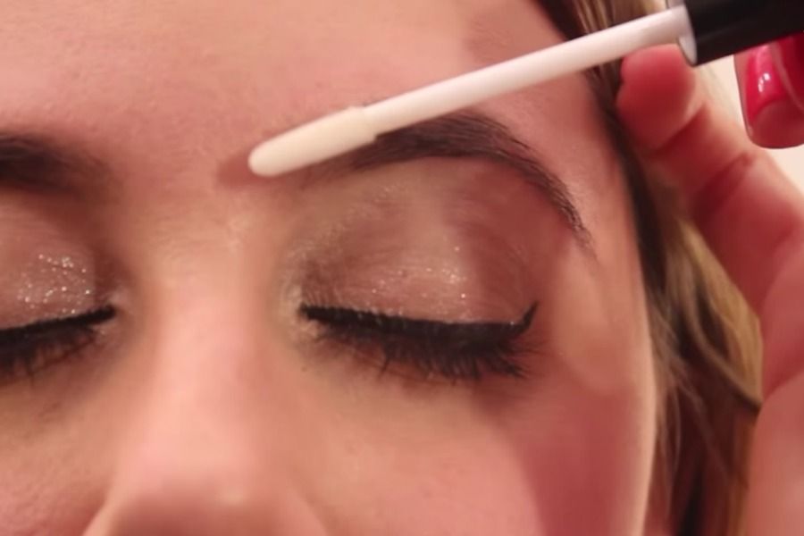How to get perfect brows: Use a growth serum if you need. Here's how.