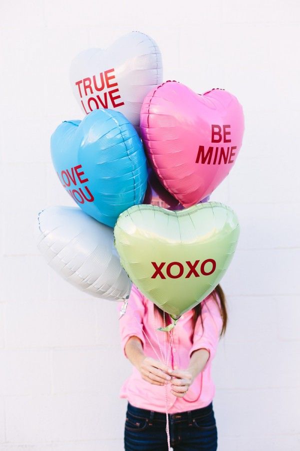 Valentines Day Crafts that make fun gifts: DIY Studio's conversation heart balloons